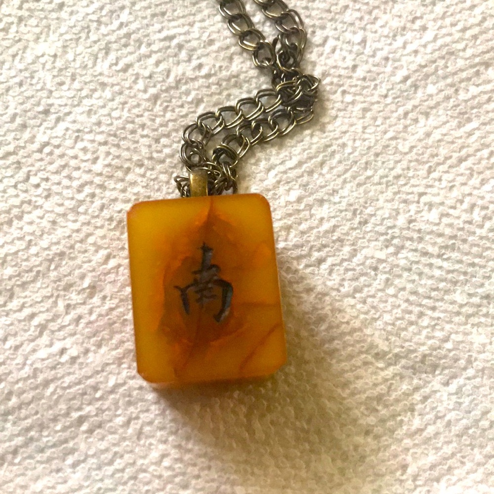 Vintage Engraved Amber Gemstone Pendant Nexklace